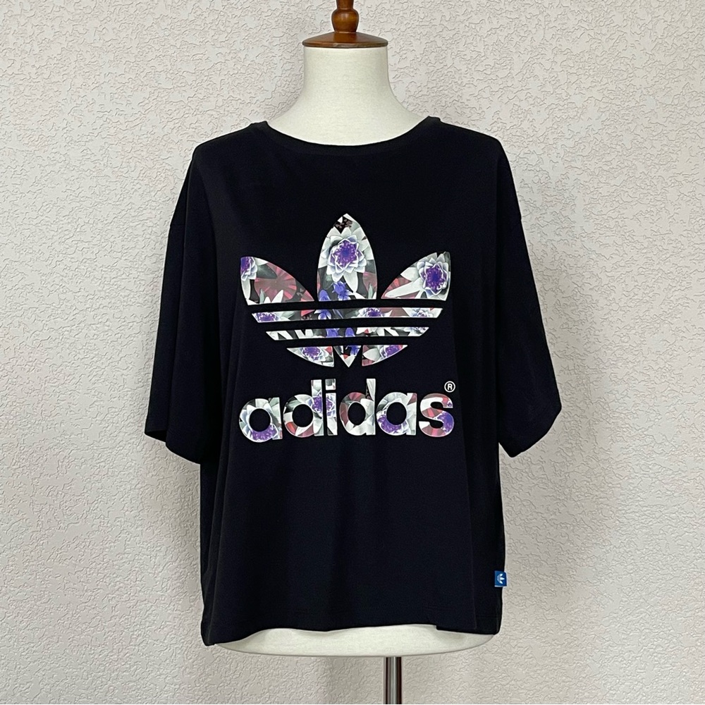 Adidas black short-sleeve cropped floral logo tee